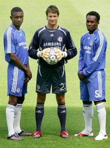 Essien: “Tôi không chút lo lắng bởi Ballack” - 1