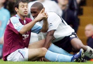 Tuyển thủ Anh chơi đòn… “cẩu xực” - 1 Tuyển thủ Anh chơi đòn… “cẩu xực” - 1