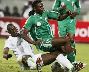 "Sư tử" vồ "đại bàng"?   - 2