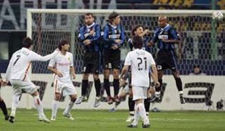 Hòa 2-2, lượt về đầy trắc trở đón đợi Inter  - 2