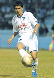 Kiatisak - Sarayoot, cặp tiền đạo "đáng gờm" - 2