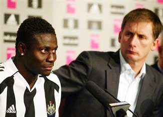 Martins kế thừa số áo của tượng đài Shearer - 1