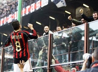 Quà mừng chiến thắng cho Ronaldo! - 2