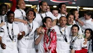 Niềm vui nhỏ trong nỗi buồn lớn - 1