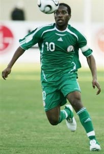 "Sư tử" vồ "đại bàng"?   - 1