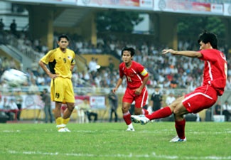 Công Vinh: “Đội bạn quá non, đội mình quá… ì” - 1