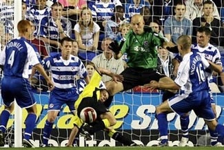 Tân binh đánh bại Man “xanh” - 1