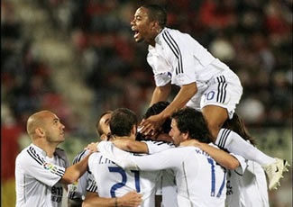 Quỷ đỏ Manchester chỉ giàu thứ 4 thế giới - 1