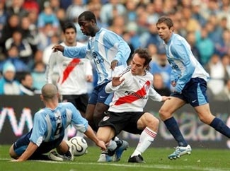 Chủ tịch River Plate bị dọa “xử” - 1 Chủ tịch River Plate bị dọa “xử” - 1