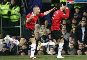 Ronaldo giúp MU thắng lớn - 1