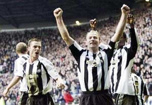 Căng thẳng White Hart Lane! - 3