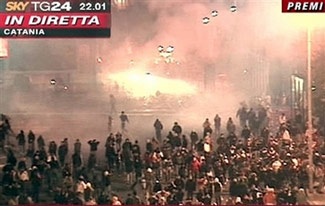 Chính phủ Italia xiết chặt an ninh sân bãi - 1