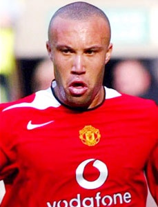 Tương lai bất trắc cho bộ đôi hậu vệ MU - 1