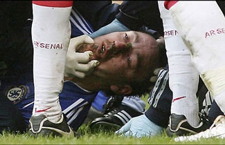 Terry lại phải nhập viện khẩn cấp - 1