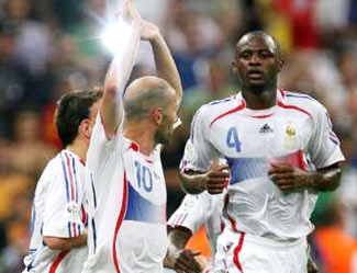 Patrick Vieira - Người thứ 5 “trốn chạy” Juve - 1