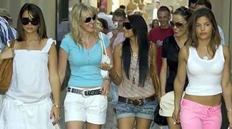 WAGs - "Gia vị" ngọt & đắng với sao sân cỏ  - 1