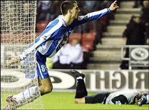 Danh hiệu an ủi cho Quỷ đỏ? - 2