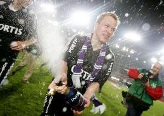 Anderlecht lần thứ 28 vô địch Bỉ - 1 Anderlecht lần thứ 28 vô địch Bỉ - 1