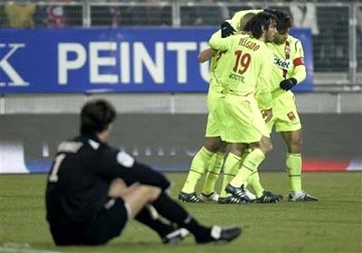 Lyon tìm lại mạch thắng, Bordeaux bám sát gót - 2