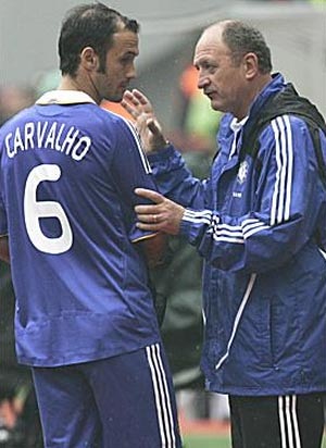 “Trò cưng” Carvalho cũng cãi thầy Scolari - 1