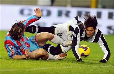 Lão bà Juve lạnh lùng gạt Catania để vào Tứ kết - 2 Lão bà Juve lạnh lùng gạt Catania để vào Tứ kết - 2