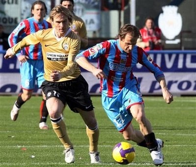 Juventus nhọc nhằn “kiếm vàng” phút cuối trận - 2 Juventus nhọc nhằn “kiếm vàng” phút cuối trận - 2