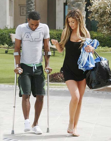 Defoe đắm đuối bên bạn gái xinh đẹp - 4