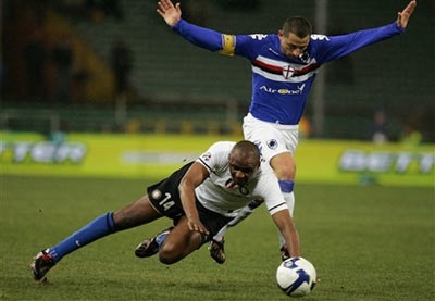 Genoa - Inter: Thân ở Marassi, hồn tại Old Trafford - 1