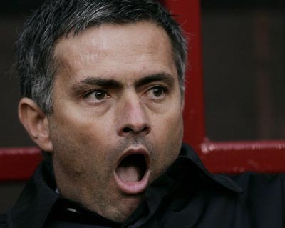 CĐV Inter biểu tình đòi sa thải Mourinho - 1 CĐV Inter biểu tình đòi sa thải Mourinho - 1