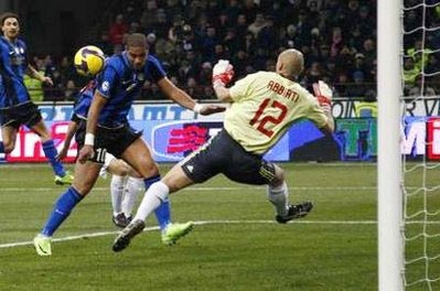 Mất thủ môn đến hết mùa, AC Milan thêm khó - 1