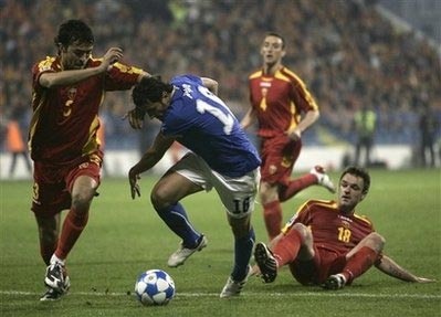 Italia thắng dễ dàng, Pháp chật vật giành 3 điểm - 1 Italia thắng dễ dàng, Pháp chật vật giành 3 điểm - 1