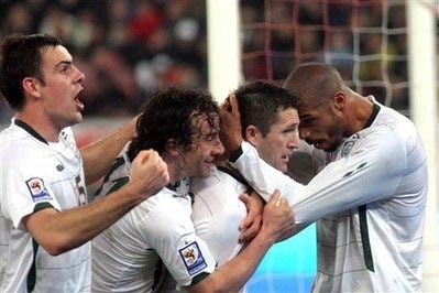 Chơi kém người, Italia bị cầm chân, Pháp “âm thầm” trở lại - 2