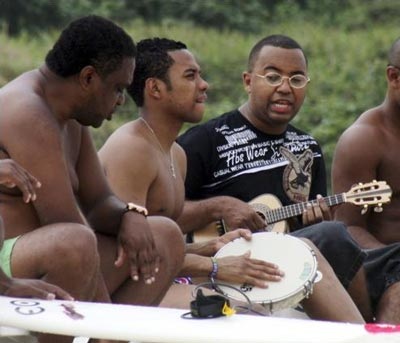 Robinho cùng Adriano tiệc tùng suốt đêm - 1 Robinho cùng Adriano tiệc tùng suốt đêm - 1