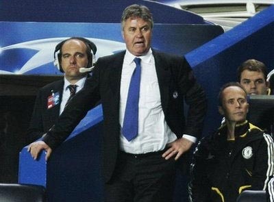 Benitez ngẩng cao đầu, Hiddink đợi Barca - 2 Benitez ngẩng cao đầu, Hiddink đợi Barca - 2
