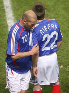 Inter thừa nhận việc quan tâm đến John Terry - 1 Inter thừa nhận việc quan tâm đến John Terry - 1