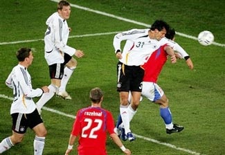 Kuranyi nổ súng và Cỗ xe tăng “nghiến” Séc - 3 Kuranyi nổ súng và Cỗ xe tăng “nghiến” Séc - 3