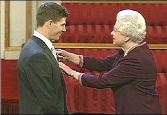 Steven Gerrard được phong tước Hiệp sỹ đế chế Anh - 1 Steven Gerrard được phong tước Hiệp sỹ đế chế Anh - 1