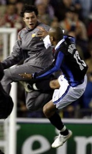 Diễn biến vụ “tỷ thí võ nghệ” trên sân Mestalla - 5