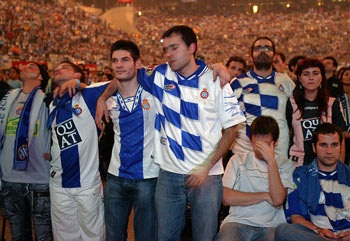 Hampden Park - Đêm của những “thợ cạo thành Sevilla” - 11 Hampden Park - Đêm của những “thợ cạo thành Sevilla” - 11