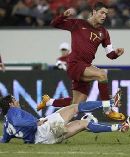 Italia thắng thuyết phục, Hà Lan dũng mãnh hạ Croatia - 2 Italia thắng thuyết phục, Hà Lan dũng mãnh hạ Croatia - 2