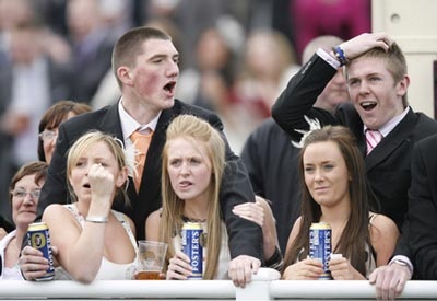 Vợ Gerrard xúng xính trong lễ hội Quý bà - 14