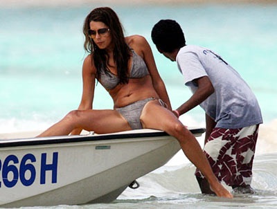 Cặp đôi Lineker- Bux chìm đắm với biển cả - 6