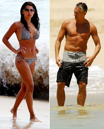 Cặp đôi Lineker- Bux chìm đắm với biển cả - 12