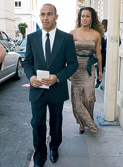 Tay đua Hamilton “khoe” bạn gái mới - 1 Tay đua Hamilton “khoe” bạn gái mới - 1