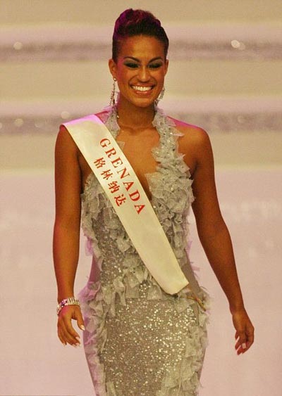 Tay đua Hamilton “khoe” bạn gái mới - 7 Tay đua Hamilton “khoe” bạn gái mới - 7