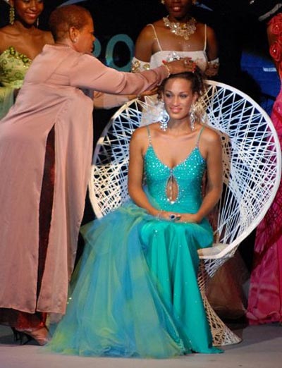 Tay đua Hamilton “khoe” bạn gái mới - 6 Tay đua Hamilton “khoe” bạn gái mới - 6