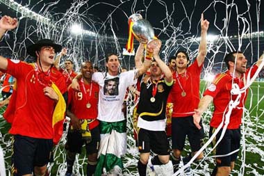 EURO 2008 giúp UEFA đạt lợi nhuận kỷ lục - 1 EURO 2008 giúp UEFA đạt lợi nhuận kỷ lục - 1