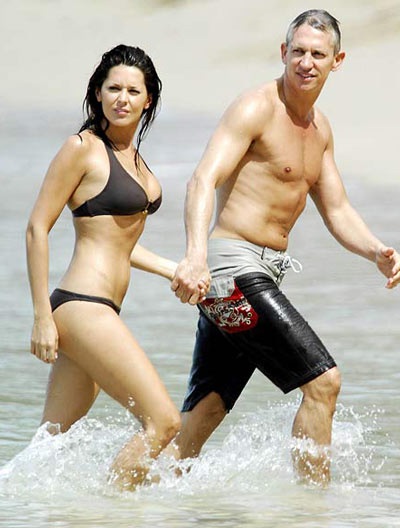 Bạn gái của Lineker quảng cáo đồ lót - 10