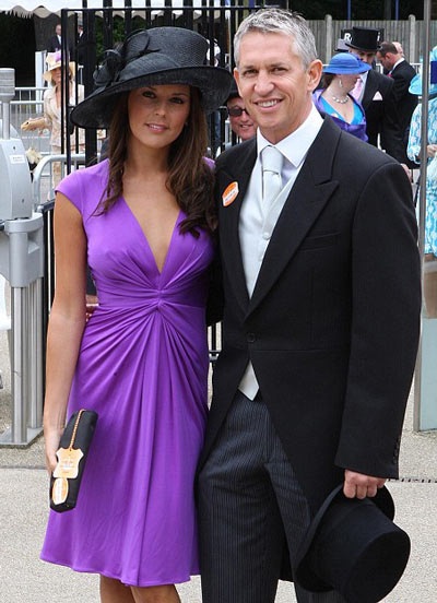 Bạn gái của Lineker quảng cáo đồ lót - 8