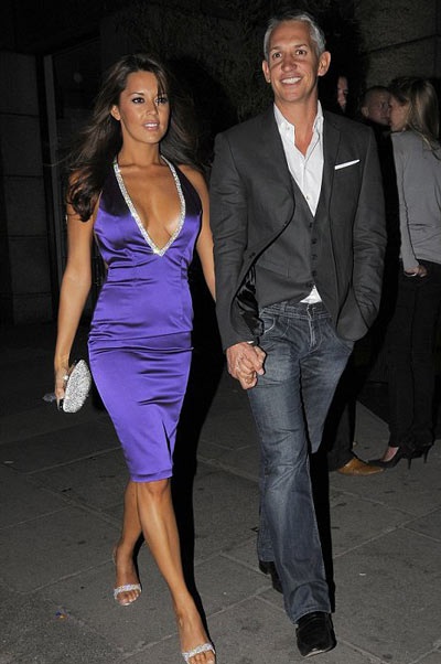 Bạn gái của Lineker quảng cáo đồ lót - 9